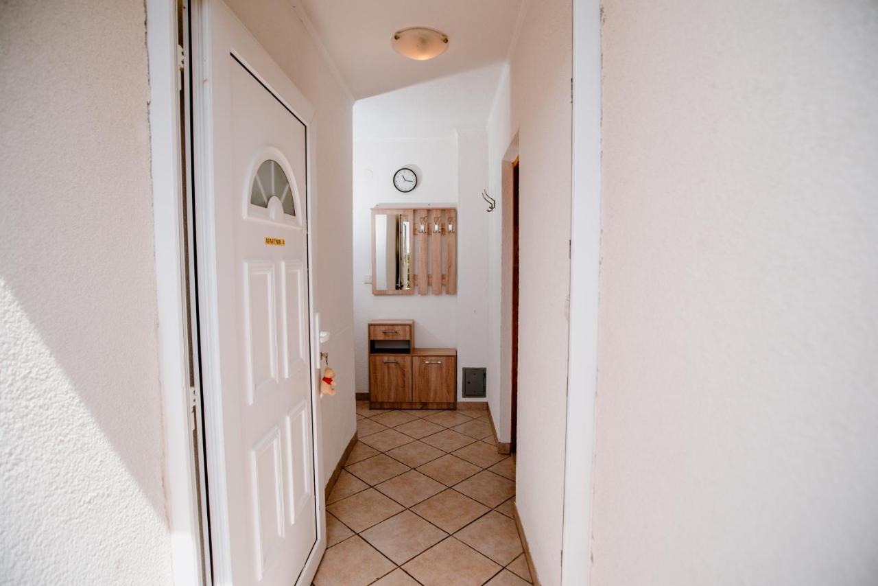 Apartmens Leona Apartment Karlobag Exterior photo